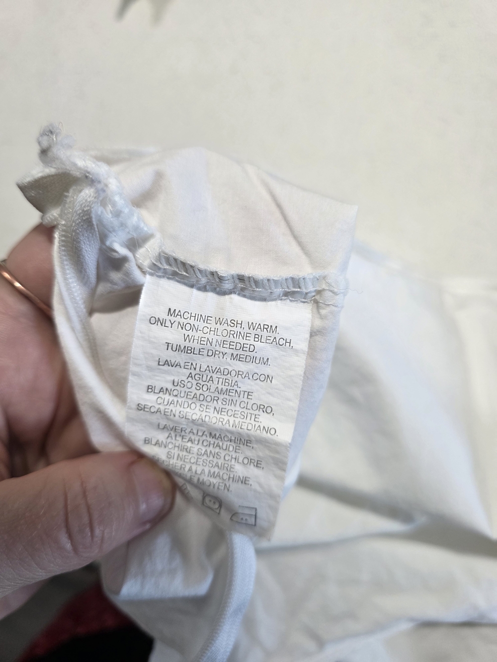 White Allergenic Pillow Case With Zipper 26X18 - Picture 3 of 3